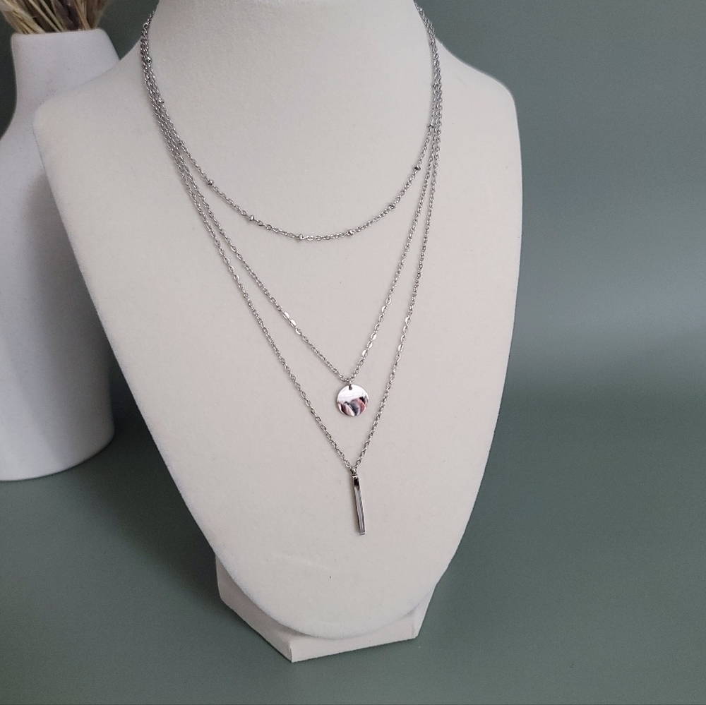 Stainless steel silver tone layered necklace - Picture 2 of 3